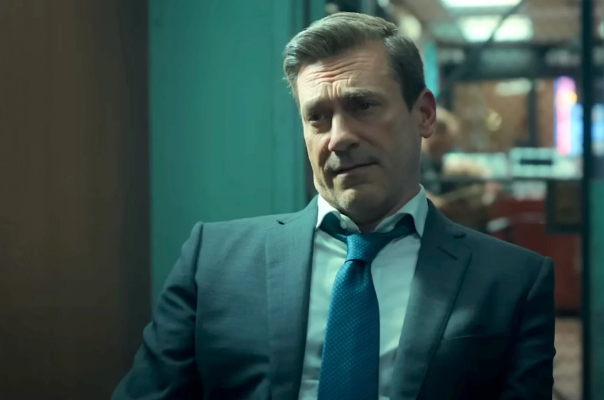 Звезда «Безумцев» грабит богатых знакомых в трейлере сериала «Друзья и соседи»
